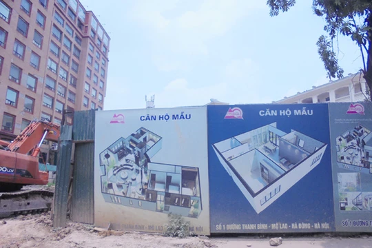 Các chủ đầu tư chỉ trông chờ vào việc bán nhà để có tài chính. (Ảnh: Tuấn Linh)