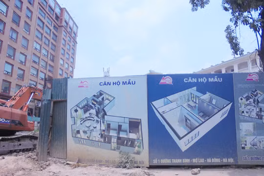 Các chủ đầu tư chỉ trông chờ vào việc bán nhà để có tài chính. (Ảnh: Tuấn Linh)