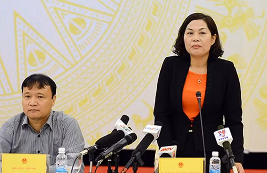 Phó thống đốc Ngân hàng Nhà nước Nguyễn Thị Hồng tại buổi họp báo.