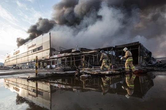 Vụ hỏa hoạn đã gây thiệt hại lớn cho tiểu thương người Việt kinh doanh tại đây