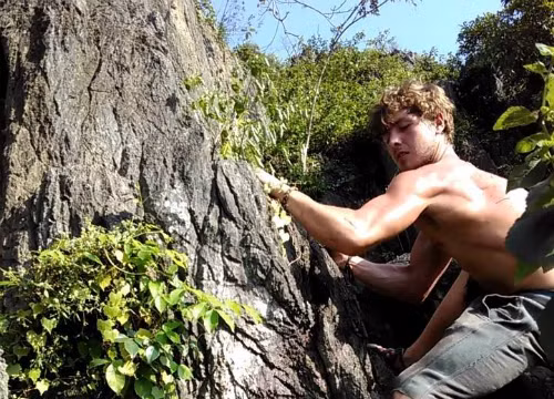 Aiden và bạn gái đã du lịch khoảng hai tháng rưỡi trong hành trình dự định dài 4 tháng của họ. Ảnh BBC