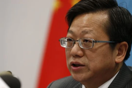 Ông Từ Hồng, Tổng Giám đốc Cơ quan Hiệp ước và Luật pháp thuộc Bộ Ngoại giao Trung Quốc, trong buổi họp báo tại Bắc Kinh ngày 12/5