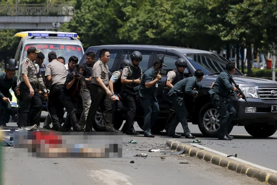 cảnh sát đấu súng với nhóm khủng bố