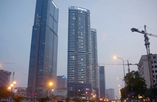 QIA ban đầu ra giá 600 triệu USD để mua tòa tháp, song đã chấp thuận nâng lên 800 triệu USD theo định giá của tòa. 