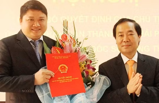 Vũ Đình Duy (trái)