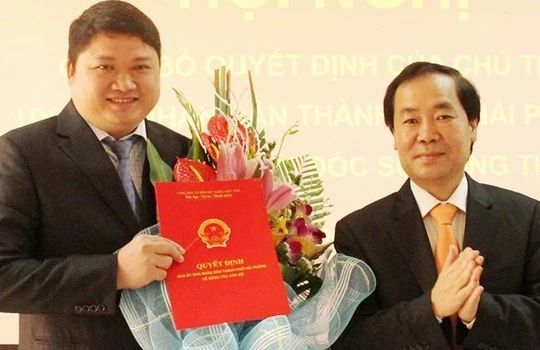 Vũ Đình Duy (trái)