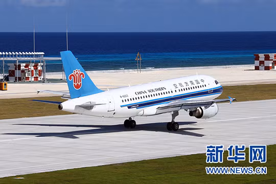 Trung Quốc ngang nhiên cho máy bay đáp xuống đường băng ở quần đảo Trường Sa