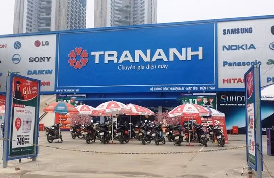 Đại siêu thị Trần Anh đang làm gì trên đất dự án chậm tiến độ?