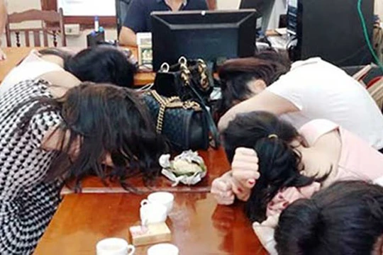 Các chân dài bị bắt trong vụ án