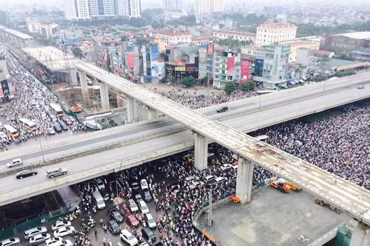 Hà Nội đang gồng mình do quá tải về hạ tầng