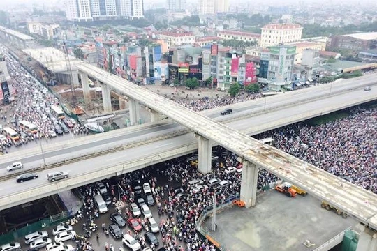 Hà Nội đang gồng mình do quá tải về hạ tầng