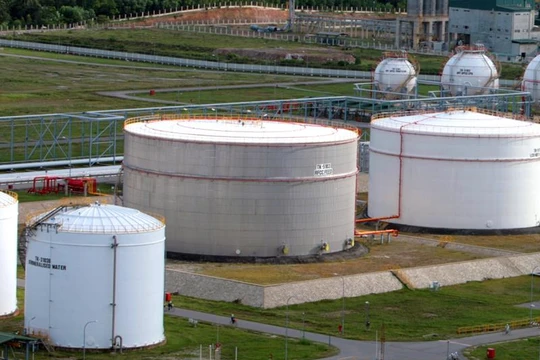 Tháng 12/2015, dự kiến NMLD Dung Quất sẽ sản xuất khoảng 620.000 – 630.000 m3 xăng dầu