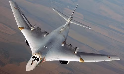 Máy bay ném bom chiến lược Tu-160 Nga. Ảnh: Airsoc