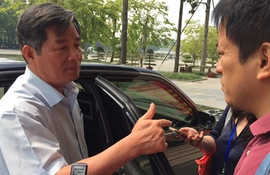 Bộ trưởng Bùi Quang Vinh chia sẻ thêm với báo chí về áp lực của bộ, sau khi kết thúc phiên thảo luận.