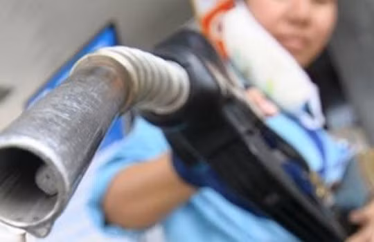 Giá xăng đã tăng trở lại, kết thúc chuỗi giảm dài kỷ lục trong thời gian qua.