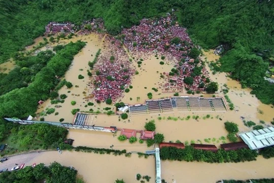 Mưa lũ lịch sử đã nhấn chìm hàng nghìn ngôi nhà ở Quảng Ninh. (Ảnh: Zing)