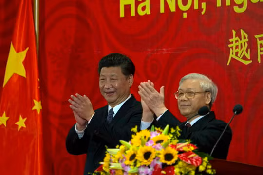 Tổng Bí thư Đảng, Chủ tịch Trung Quốc Tập Cận Bình (trái) và Tổng Bí thư Nguyễn Phú Trọng phát biểu trước thanh niên hai nước Việt - Trung sáng 6-11 - Ảnh: Việt Dũng