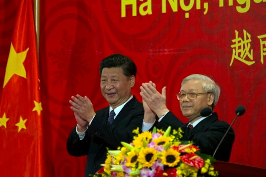 Tổng Bí thư Đảng, Chủ tịch Trung Quốc Tập Cận Bình (trái) và Tổng Bí thư Nguyễn Phú Trọng phát biểu trước thanh niên hai nước Việt - Trung sáng 6-11 - Ảnh: Việt Dũng