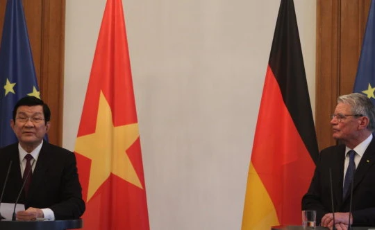 Chủ tịch nước Trương Tấn Sang và Tổng thống Đức gặp gỡ báo chí ngày 28-11 - Ảnh V.V.Thành