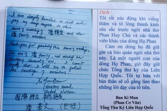 Thủ bút của ông Ban Ki Moon trong sổ lưu niệm tại nhà thờ họ Phan Huy - Ảnh: CTV