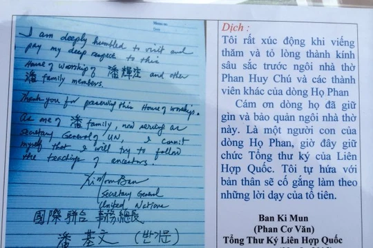 Thủ bút của ông Ban Ki Moon trong sổ lưu niệm tại nhà thờ họ Phan Huy - Ảnh: CTV