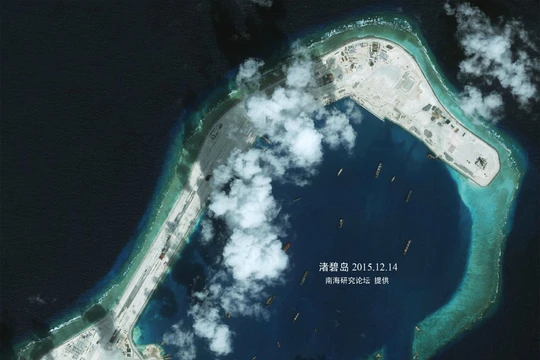 Đá Subi ở quần đảo Trường Sa của Việt Nam đã bị Trung Quốc bồi lấp, xây đảo nhân tạo trái phép với đường băng và các công trình quân sự kiên cố