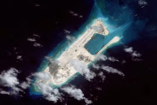 Đá Chữ Thập đã được Trung Quốc biến thành đảo nhân tạo với đường băng dài 3.000m