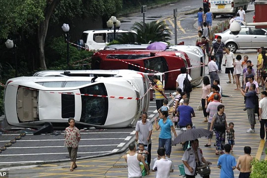 Dân Trung Quốc biểu tình, đập phá xe ô tô do Nhật Bản sản xuất trong cơn bạo động năm 2012