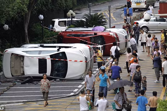 Dân Trung Quốc biểu tình, đập phá xe ô tô do Nhật Bản sản xuất trong cơn bạo động năm 2012