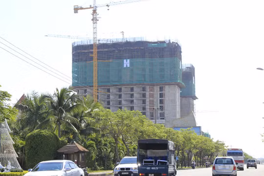 Khách sạn JW Marriot do nhà thầu Trung Quốc thi công vừa xảy ra vụ 64 người Trung Quốc lao động chui