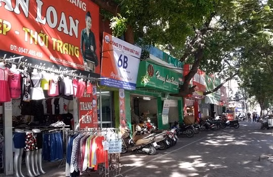 Các Ki-ốt đang thuê trên mặt phố số 4-6 Chùa Bộc. Ảnh: Vũ Quang