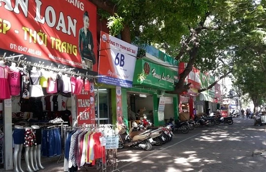 Các Ki-ốt đang thuê trên mặt phố số 4-6 Chùa Bộc. Ảnh: Vũ Quang