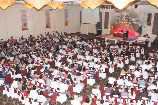 Một đại hội đồng cổ đông của EAB. (Ảnh: website của Ngân hàng Đông Á)