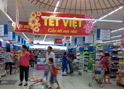 Từ trưa 18.2, nhiều mặt hàng phục vụ nhu cầu ngày Tết đã “cháy” hàng, siêu thị dọn dẹp sớm