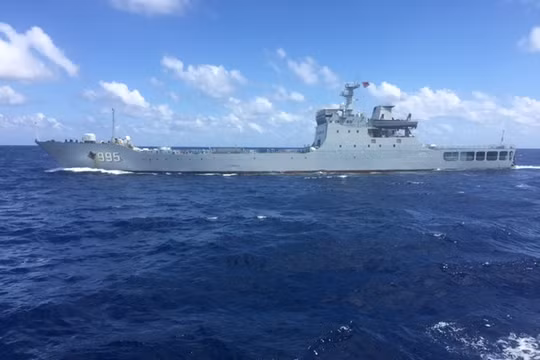 Chiến hạm Trung Quốc liên tục uy hiếp tàu tiếp tế của Việt Nam tại quần đảo Trường Sa