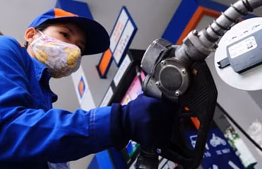 Giá xăng dầu sẽ tăng trong lần điều hành này? Ảnh: TL