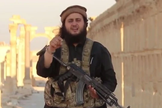 Harry S nói rằng anh đã chứng kiến các vụ thảm sát do một tay súng cực đoan người Áo là Mohamed Mahmoud (trong ảnh) tiến hành tại Palmyra. Ảnh: Youtube