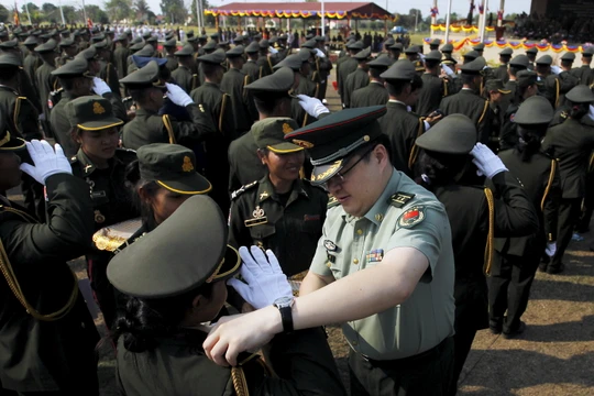 Trung Quốc không chỉ đầu tư mạnh về kinh tế mà còn giúp Campuchia hiện đại hóa quốc phòng