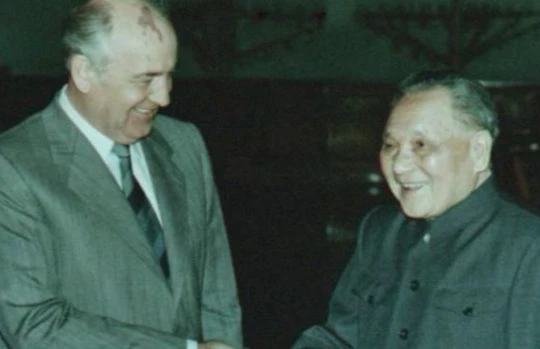 Đặng Tiểu Bình gặp gỡ Gorbachev