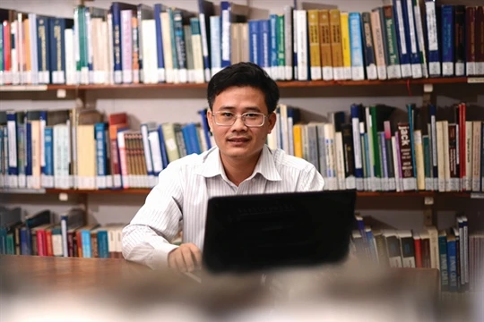 Ông Đỗ Thiên Anh Tuấn, giảng viên Chương trình Giảng dạy Kinh tế Fulbright 