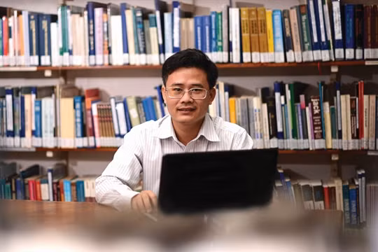 Ông Đỗ Thiên Anh Tuấn, giảng viên Chương trình Giảng dạy Kinh tế Fulbright 