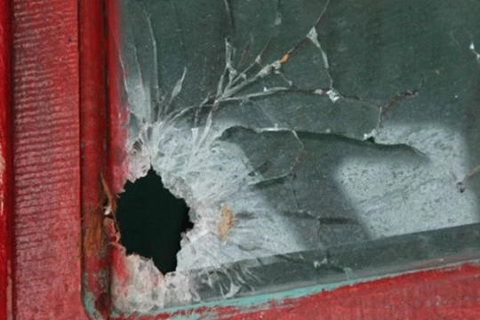 Vết đạn trên tàu cá của ngư dân Việt Nam bị bắn