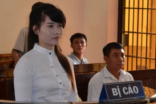 Bị cáo Mai Thị Huyền tại phiên tòa - Ảnh: ĐỨC TRONG