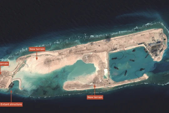 Ngoài đường băng dài 3.000m đã hoàn thành ở Đá Chữ Thập, Trung Quốc đang ráo riết xây dựng thêm một đường băng với kích cỡ tương tự tại Đá Xu Bi