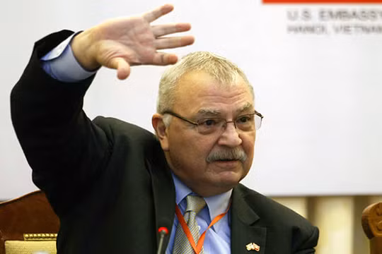 Michael W. Michalak, cựu đại sứ Mỹ, người đã cam kết tăng gấp đôi số lượng su học sinh Việt Nam sang Mỹ