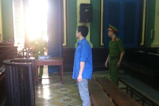 Bị cáo Tuấn tại phiên tòa hôm 30.9, một mực cho rằng không cưỡng đoạt tiền bà Huệ!