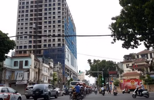 Tòa nhà 8B Lê Trực gây bức xúc dư luận