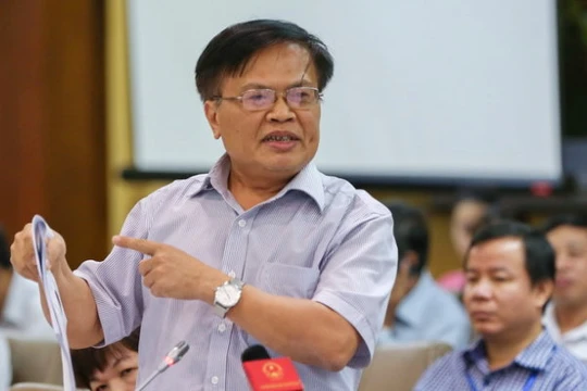 Ông Nguyễn Đình Cung nói ông ngạc nhiên khi EVN đứng ra làm hội thảo về biểu giá và cho rằng cần tăng tính cạnh tranh trong ngành điện - Ảnh: Việt Dũng