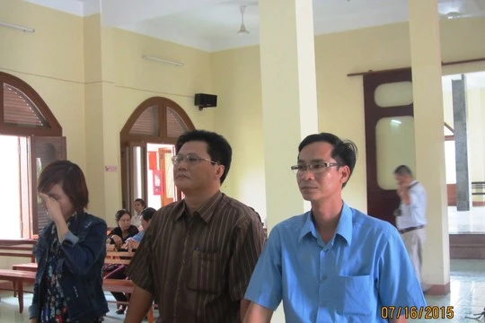 Phiên tòa phúc thẩm yêu cầu công an huyện Tuy An bồi thường vì tổ chức khám ngực trái phép