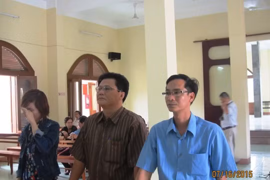 Phiên tòa phúc thẩm yêu cầu công an huyện Tuy An bồi thường vì tổ chức khám ngực trái phép